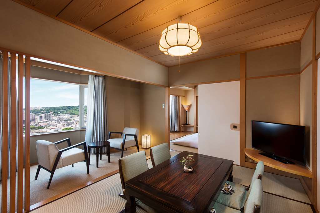 Hotel Doubletree By Hilton Naha Habitación foto